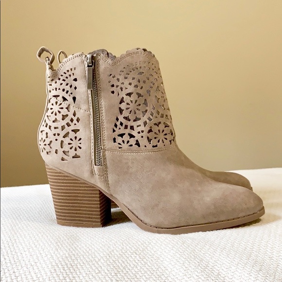 Sugar Shoes - Sugar Taupe Heels Ankle Boots Size 8.5